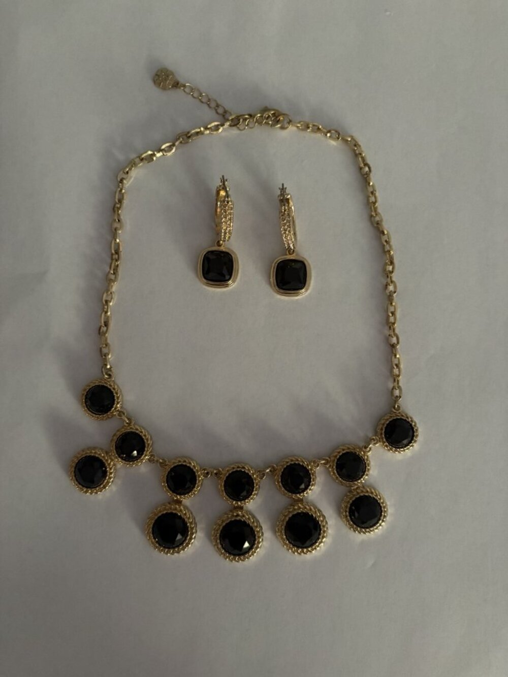 Two sets of Monet costume jewelry - Picture 2 of 2
